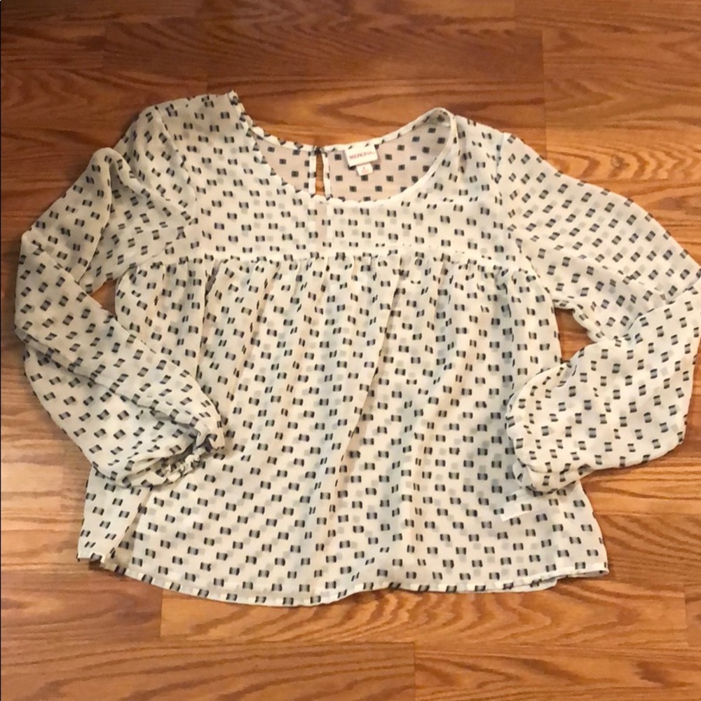 Merona patterned chiffon cream and black shirt